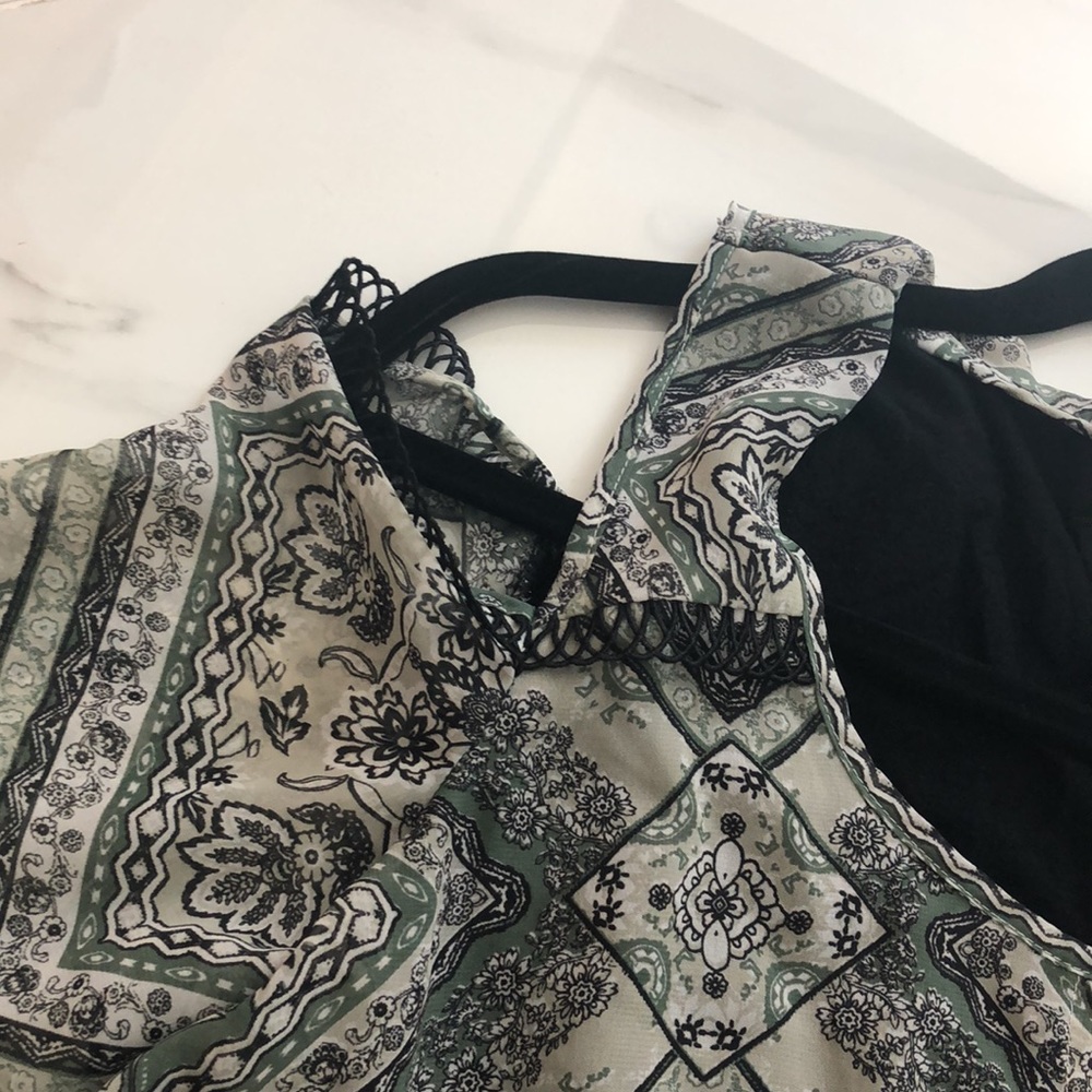 cold shoulder Top - Picture 3 of 4